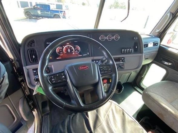 2023 Peterbilt 389 - image 15