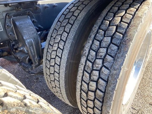 2023 Peterbilt 389 - image 11