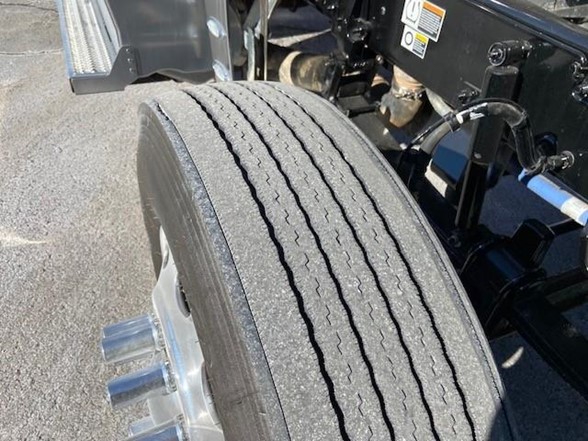 2023 Peterbilt 389 - image 10