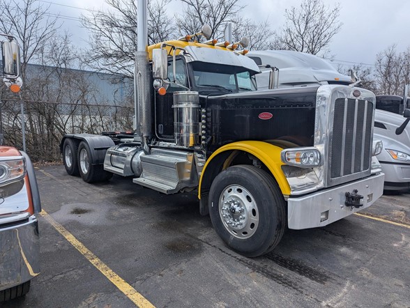 2023 Peterbilt 389 - image 2