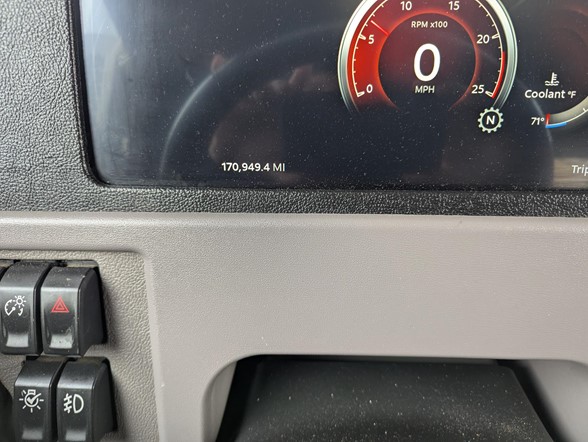 2023 Peterbilt 389 - image 7