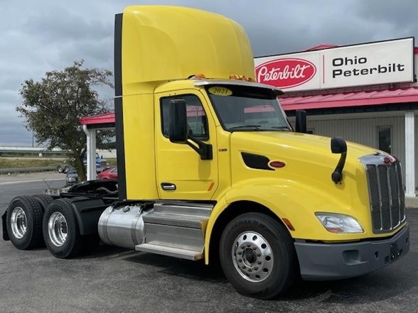 2021 Peterbilt 579 - image 2