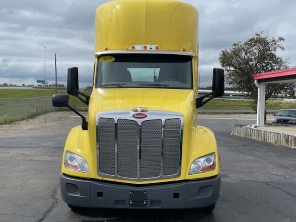 2021 Peterbilt 579 - image 3