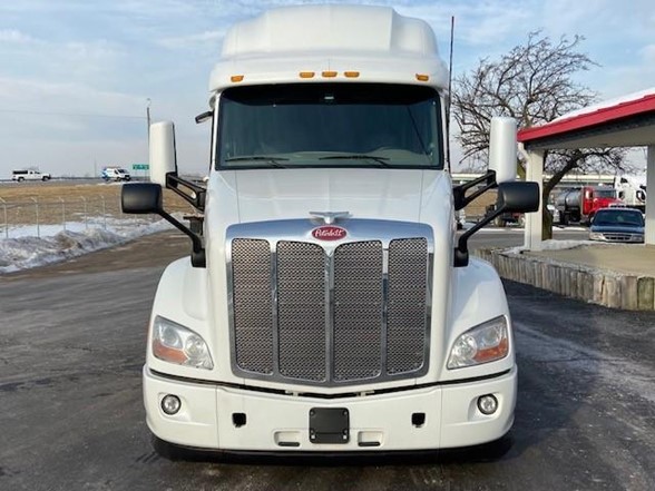 2019 Peterbilt 579 - image 3