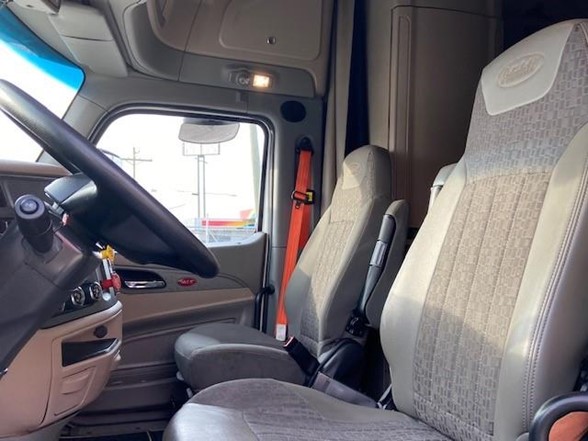 2019 Peterbilt 579 - image 13