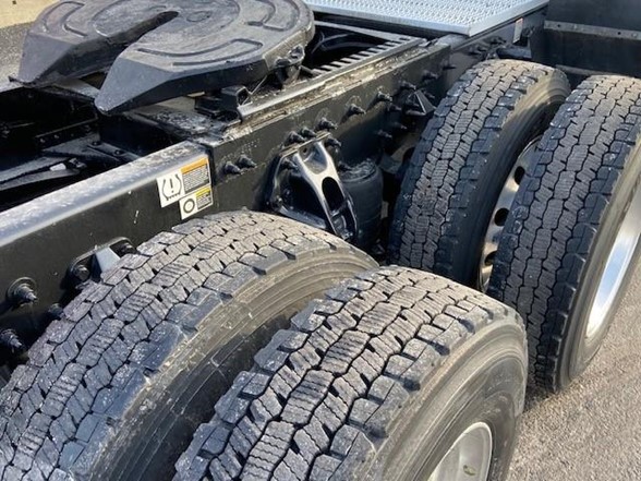 2019 Peterbilt 579 - image 8