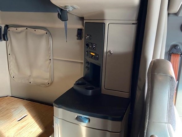 2019 Peterbilt 579 - image 16