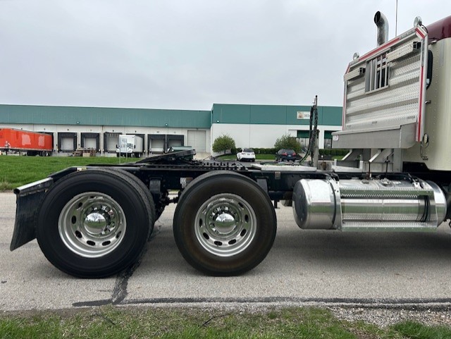 2022 Peterbilt 389 - image 8