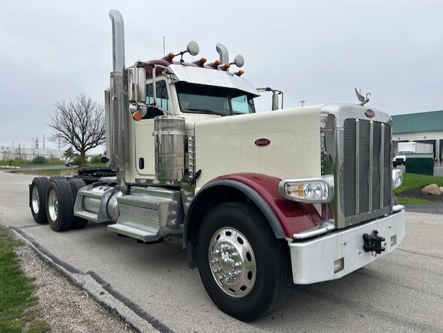 2022 Peterbilt 389 - image 3