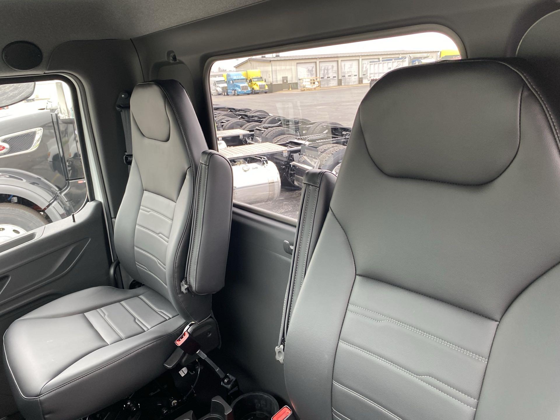 2025 Peterbilt 536 - image 9