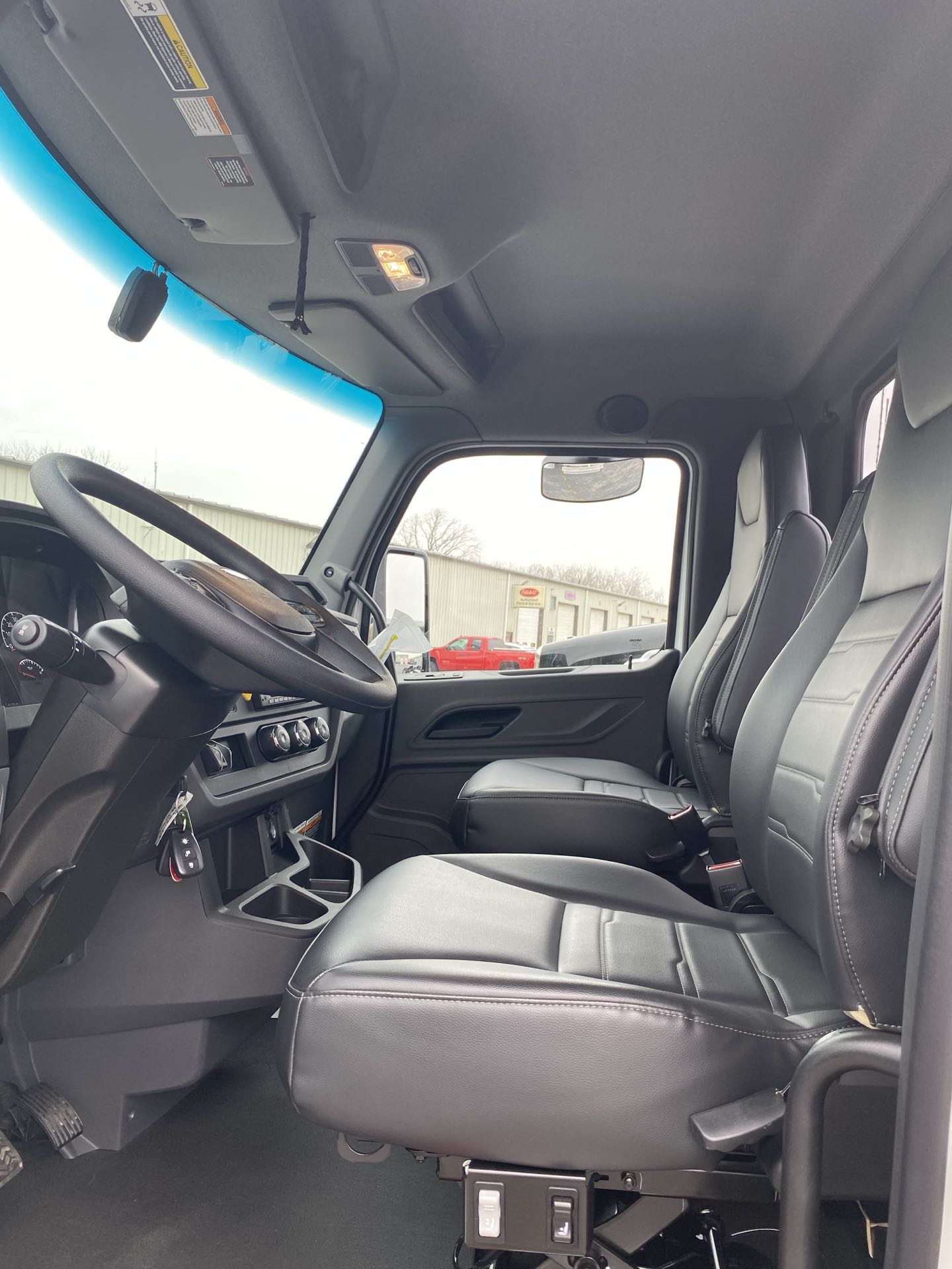 2025 Peterbilt 536 - image 7