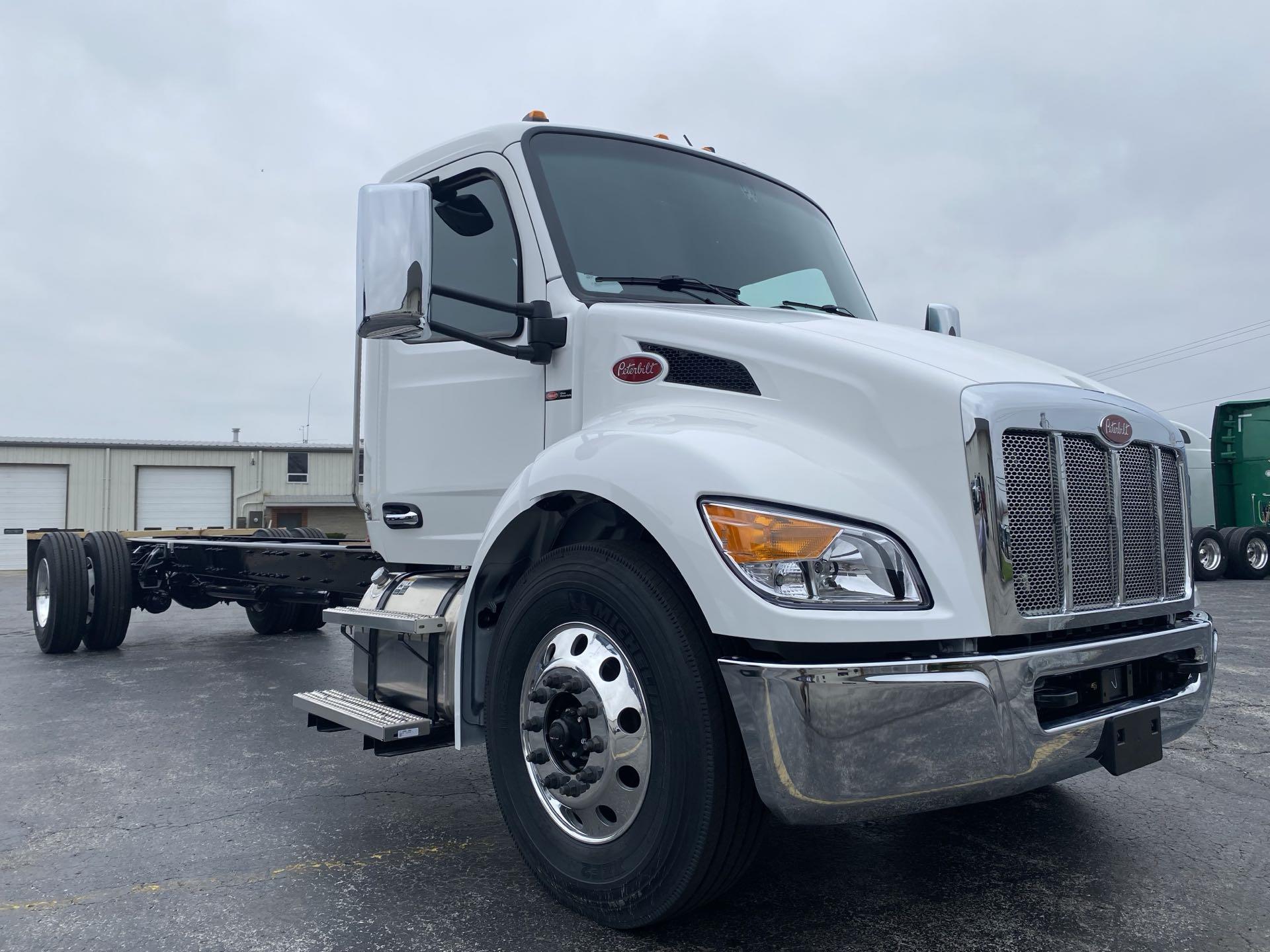 2025 Peterbilt 536 - image 2