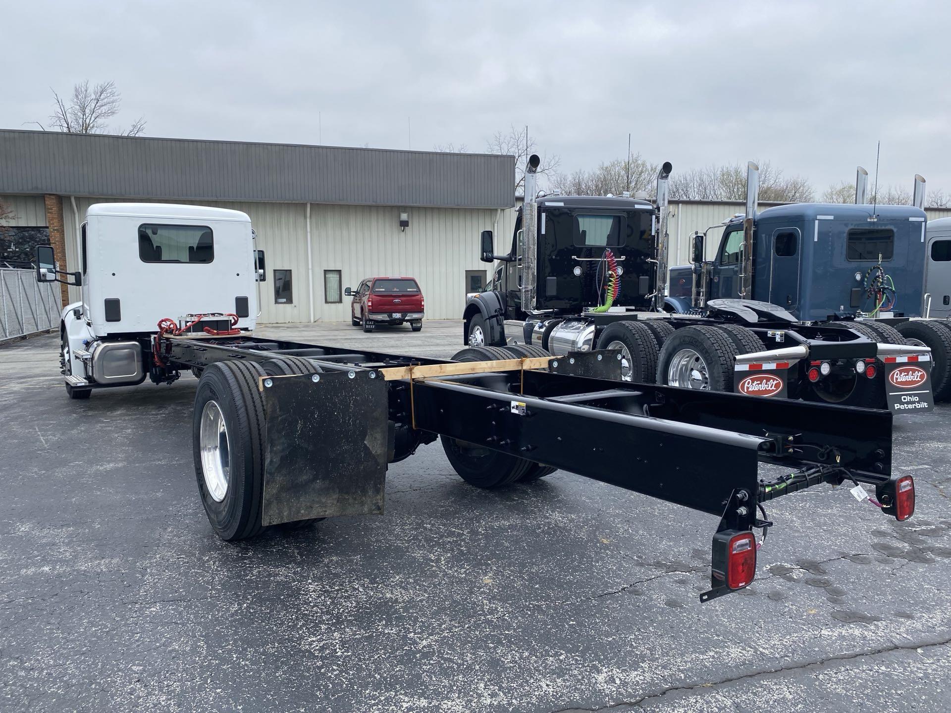 2025 Peterbilt 536 - image 5