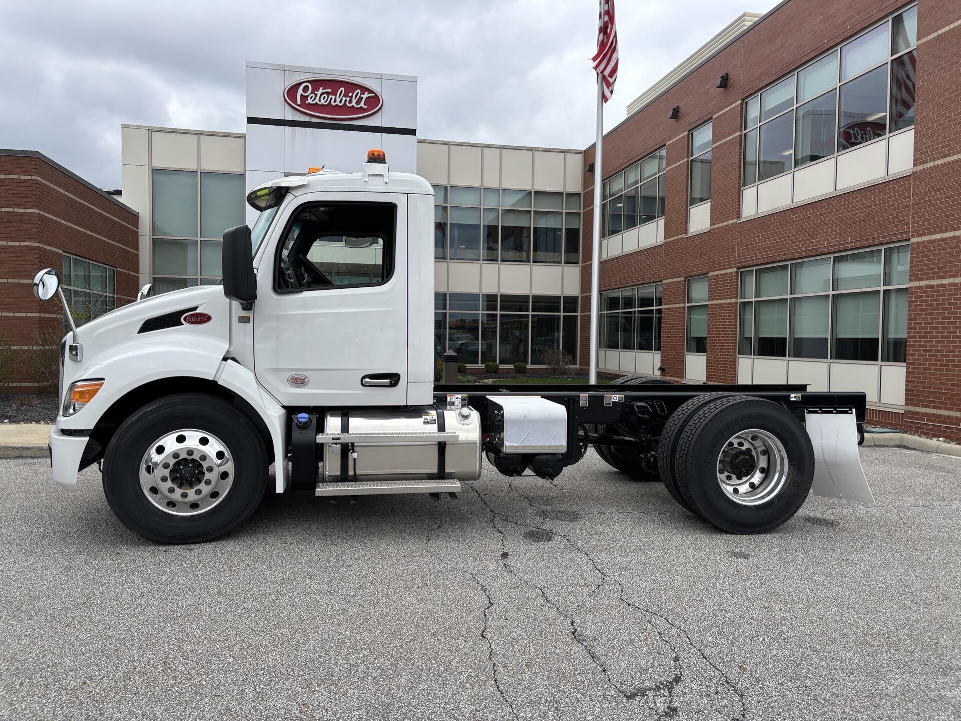 2025 Peterbilt 536
