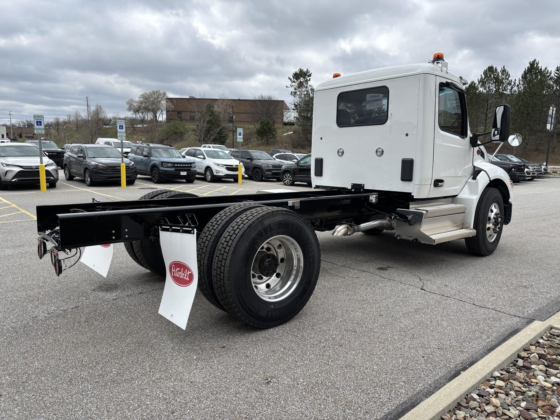 2025 Peterbilt 536 - image 4