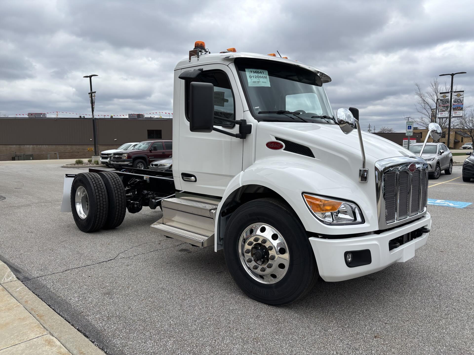 2025 Peterbilt 536 - image 2