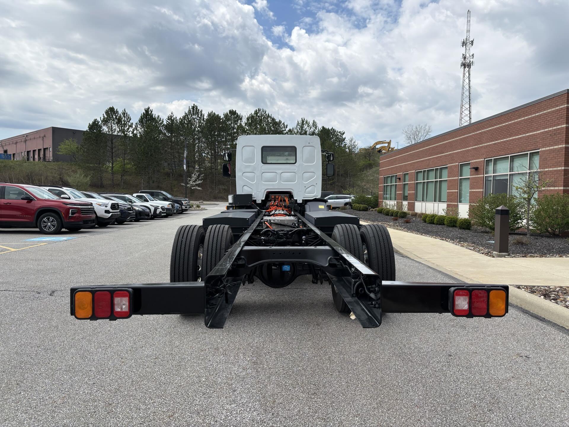 2026 Peterbilt 220EV - image 5