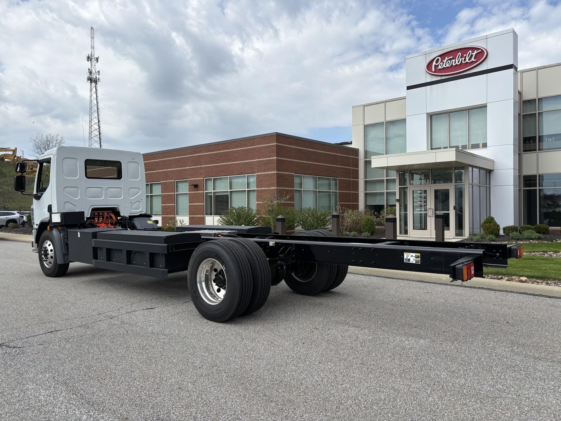 2026 Peterbilt 220EV - image 4