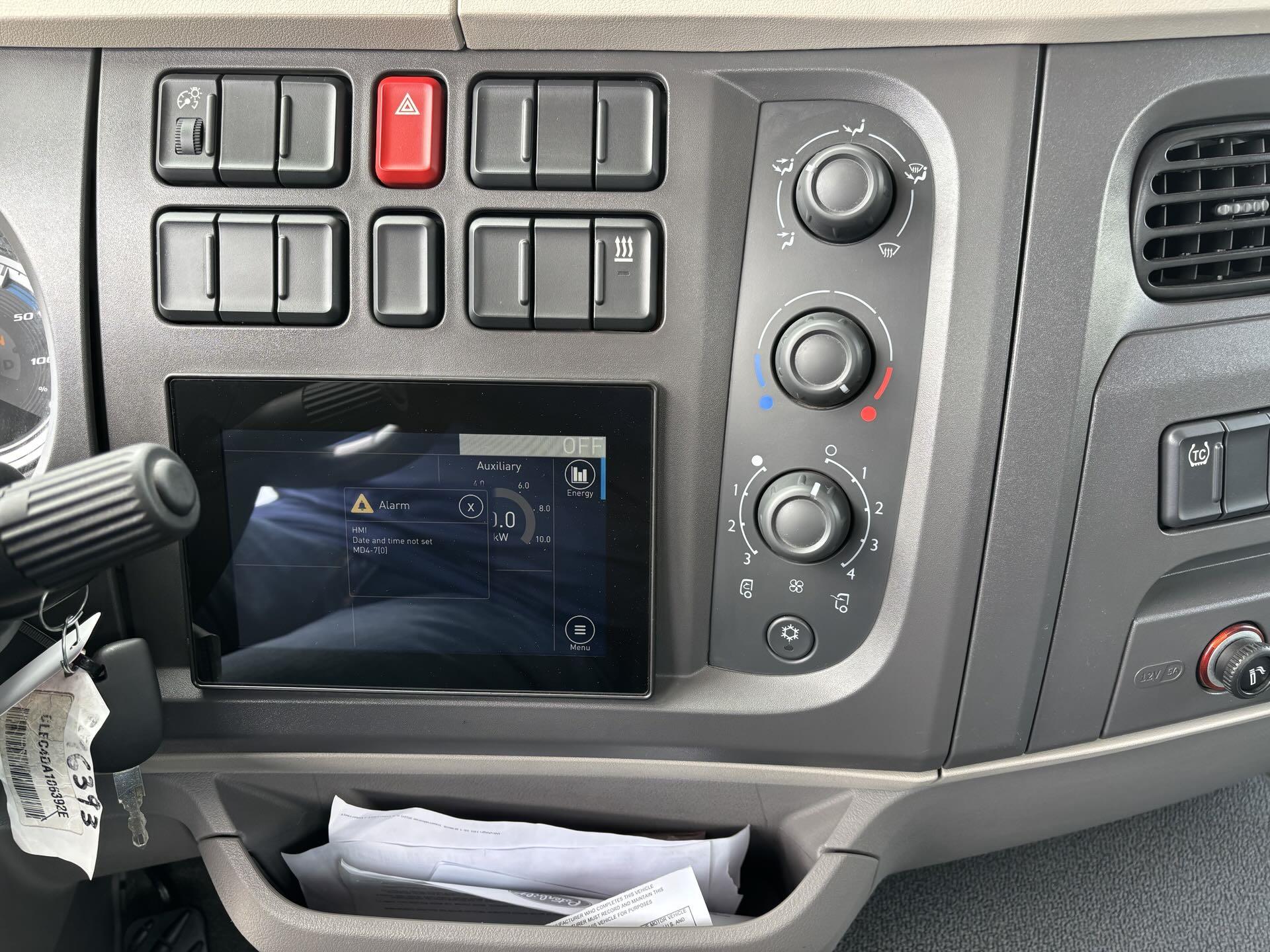 2026 Peterbilt 220EV - image 8