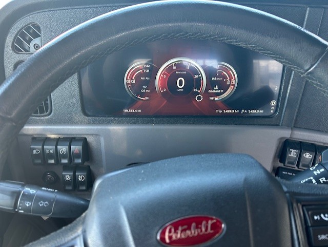 2023 Peterbilt 389 - image 12