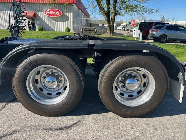 2023 Peterbilt 389 - image 7