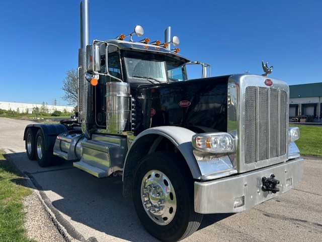 2023 Peterbilt 389 - image 2