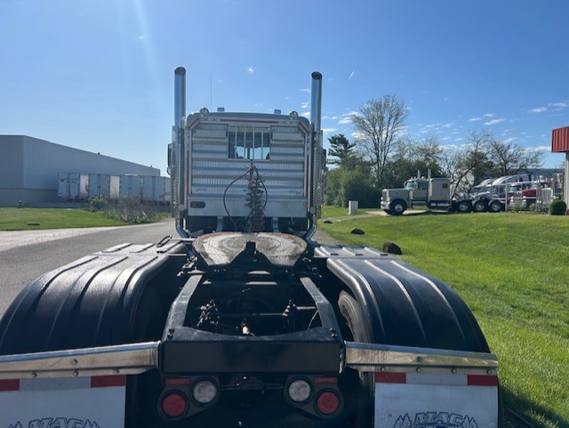 2023 Peterbilt 389 - image 6