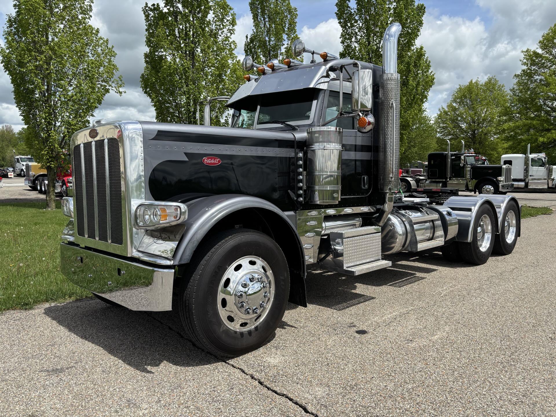 2024 Peterbilt 389