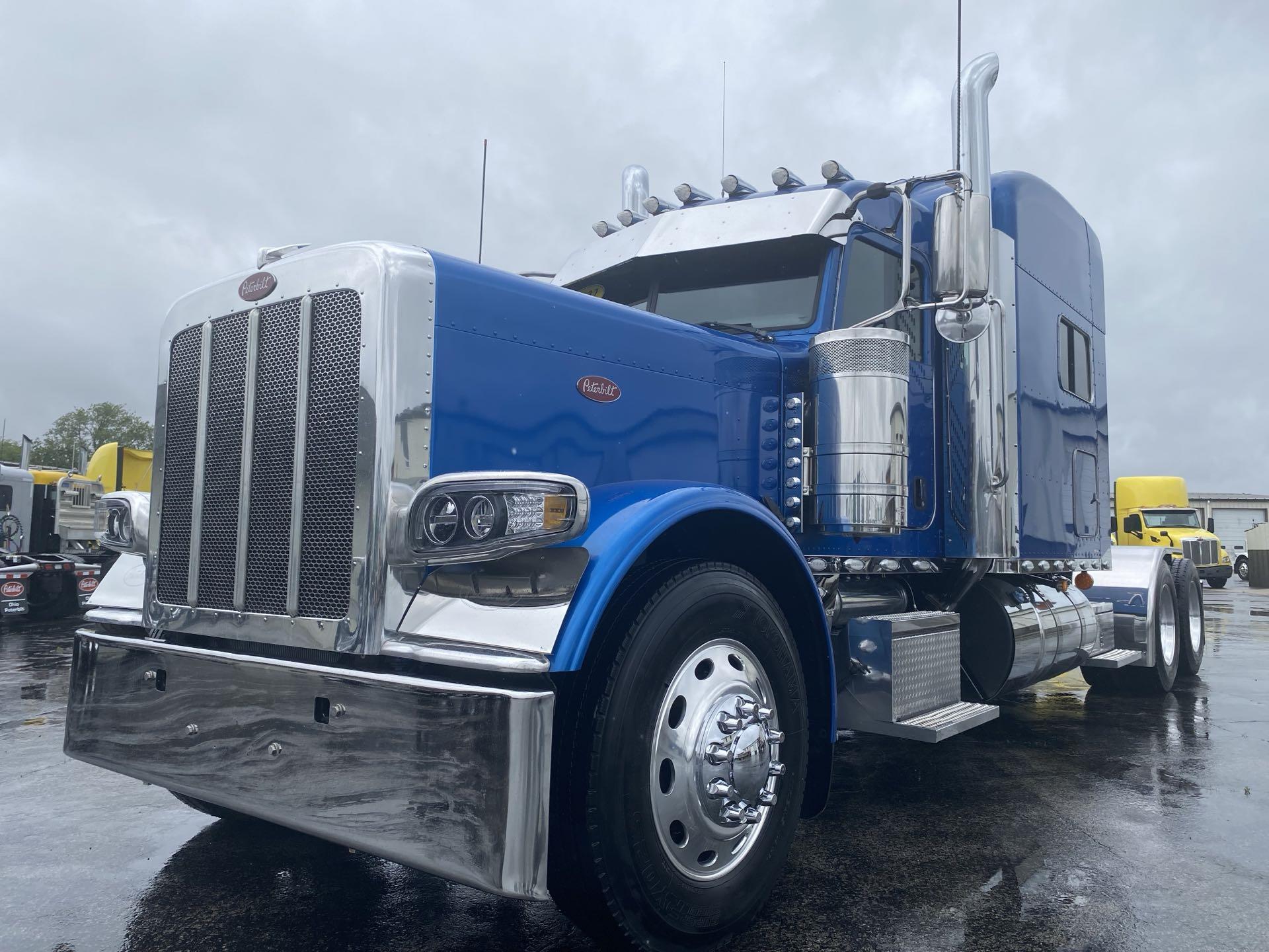 2022 Peterbilt 389
