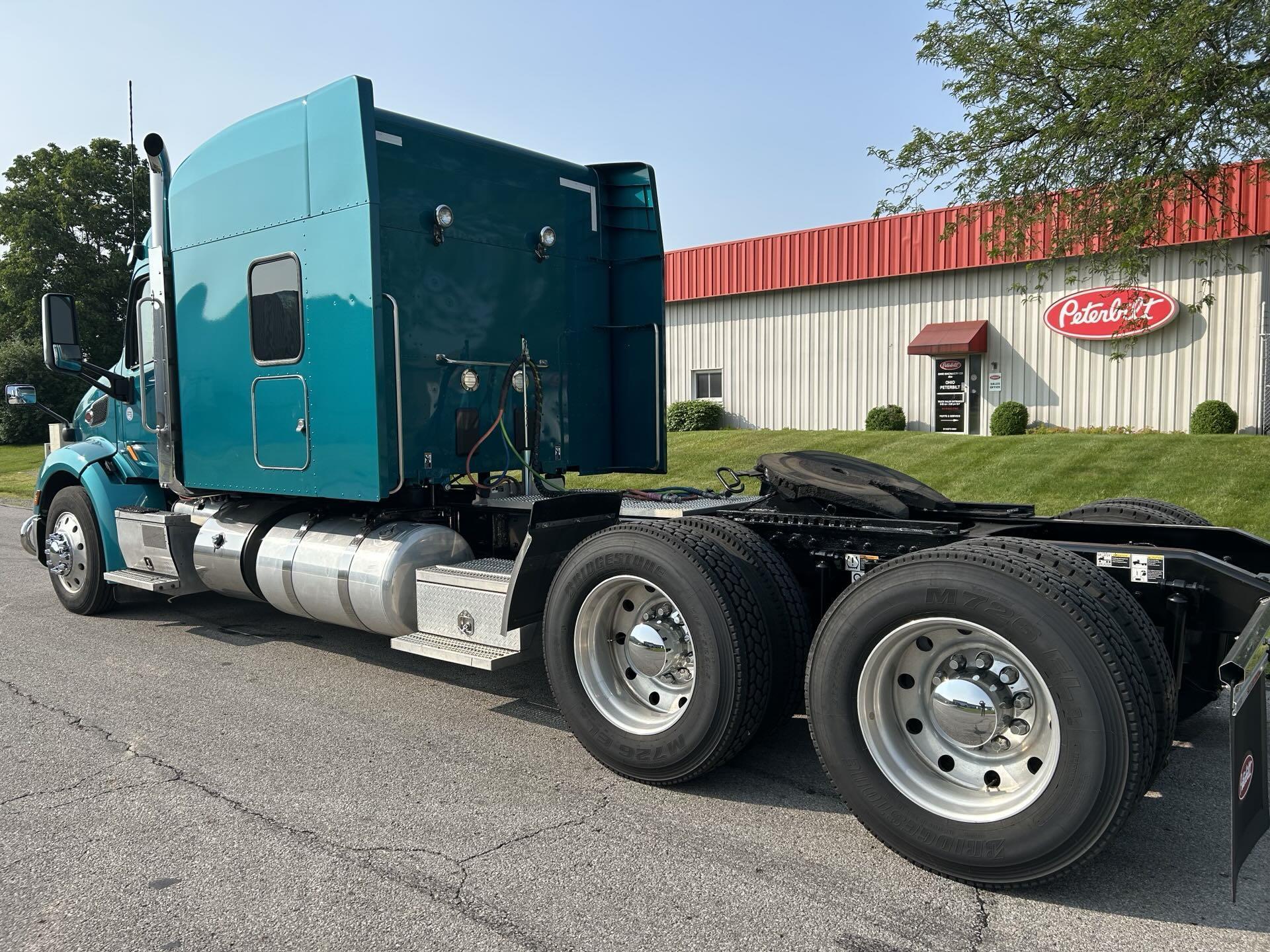 2020 Peterbilt 579 - image 2