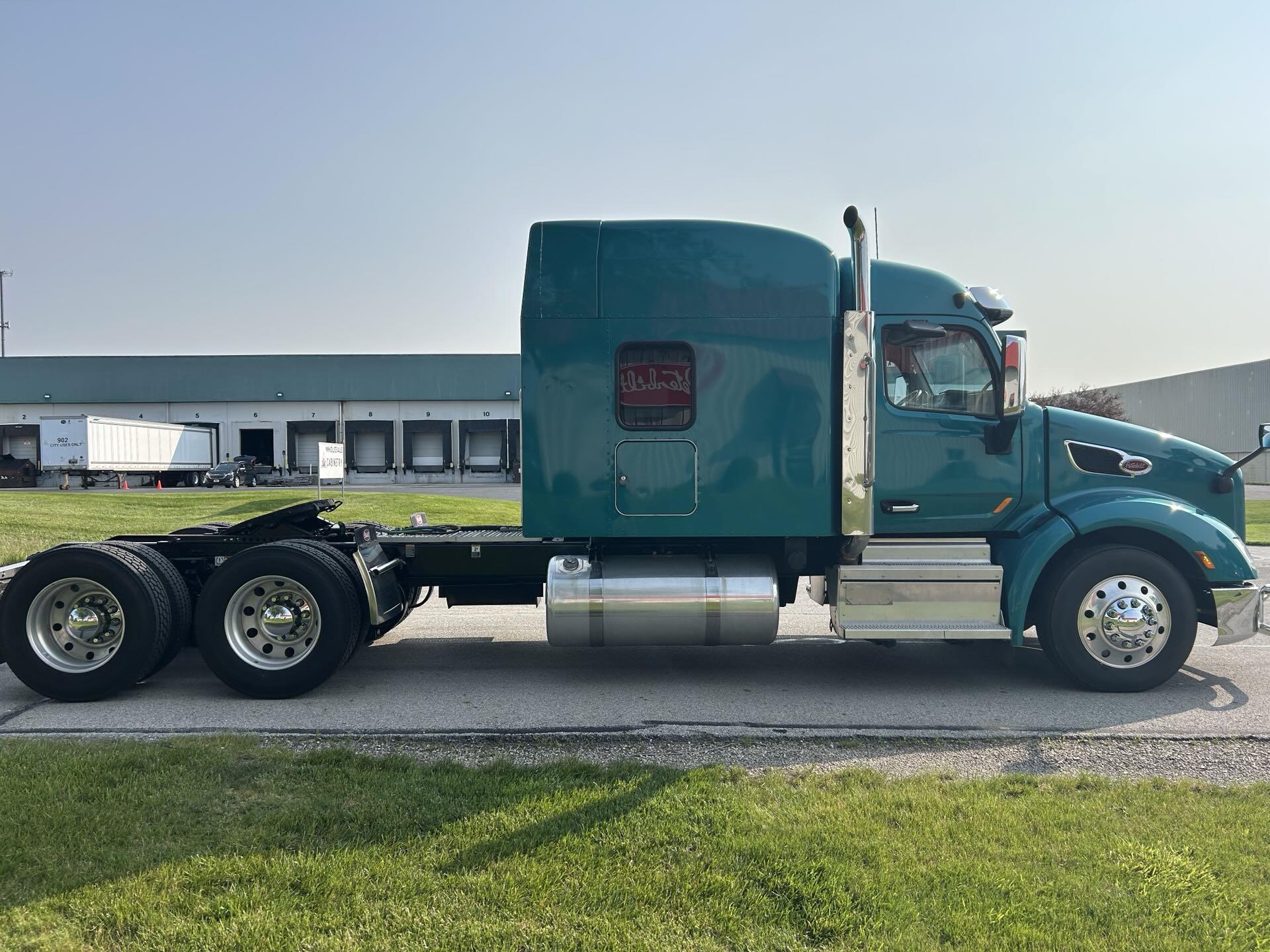 2020 Peterbilt 579 - image 4