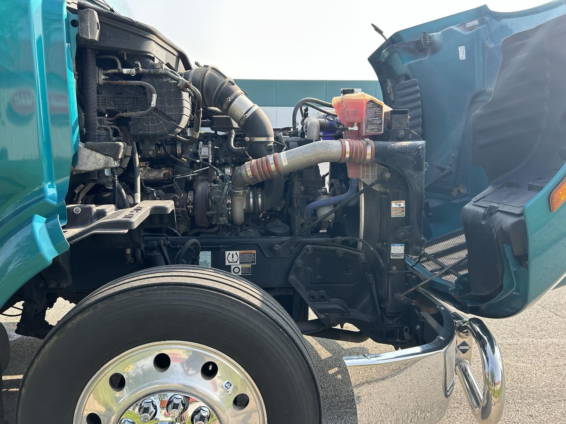 2020 Peterbilt 579 - image 8