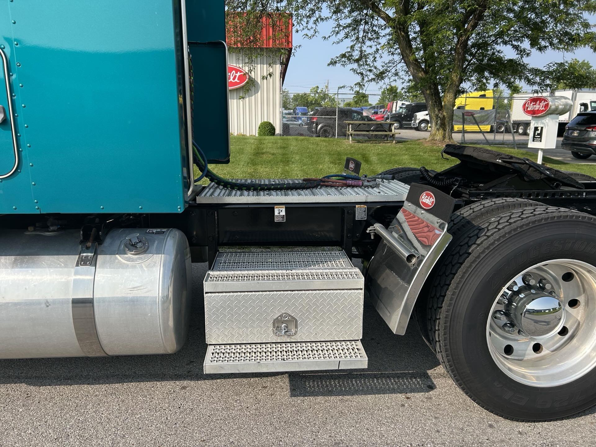 2020 Peterbilt 579 - image 10