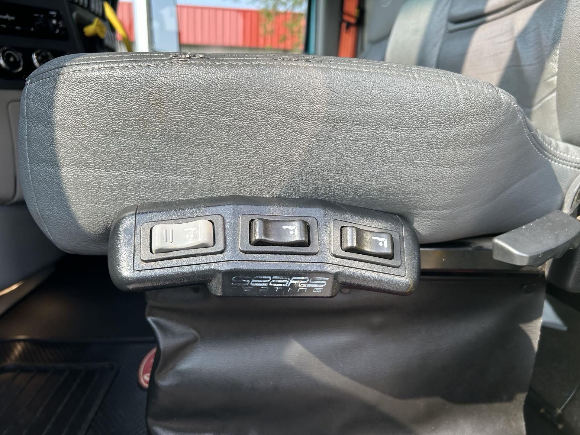 2020 Peterbilt 579 - image 12