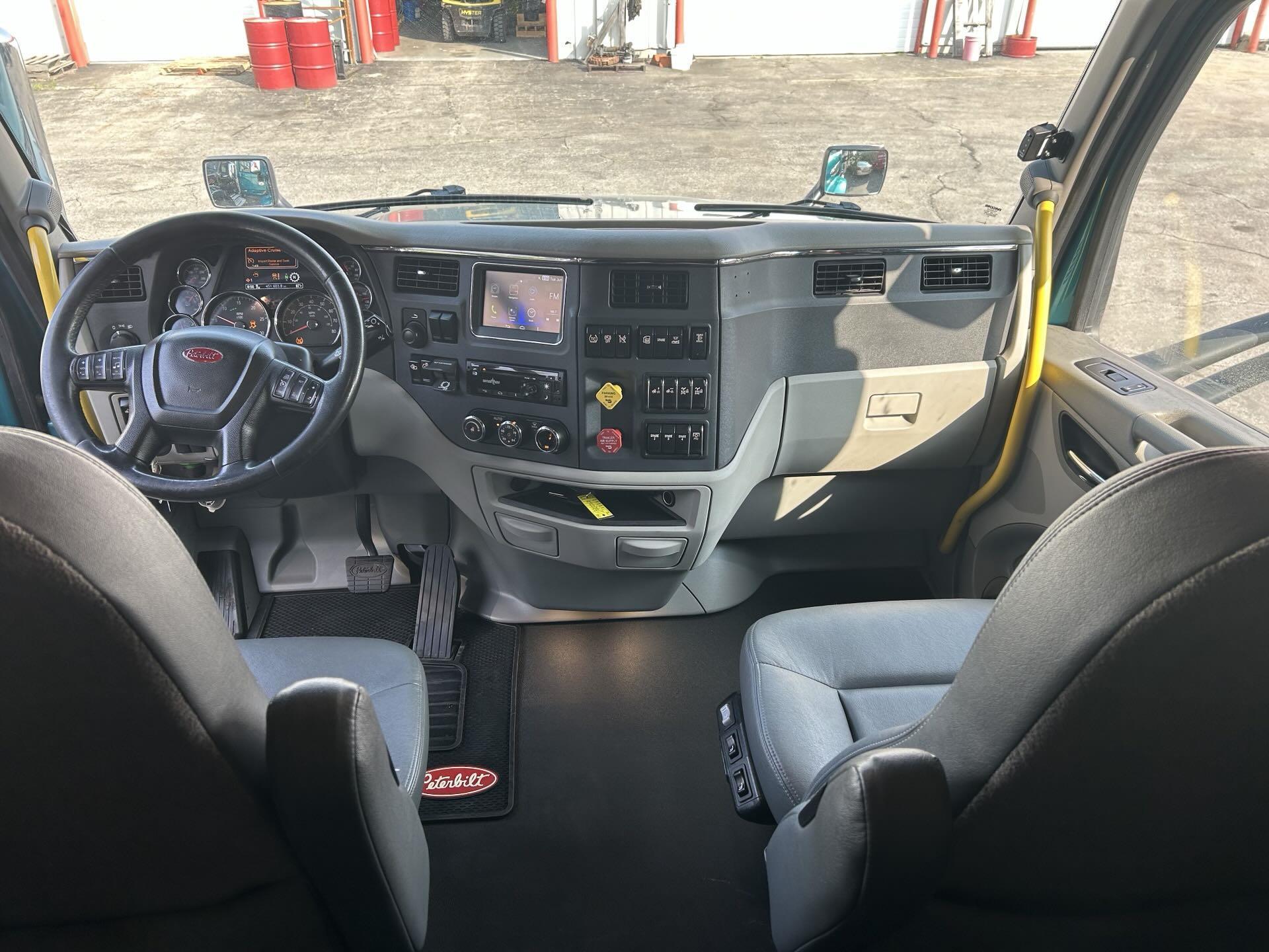 2020 Peterbilt 579 - image 16