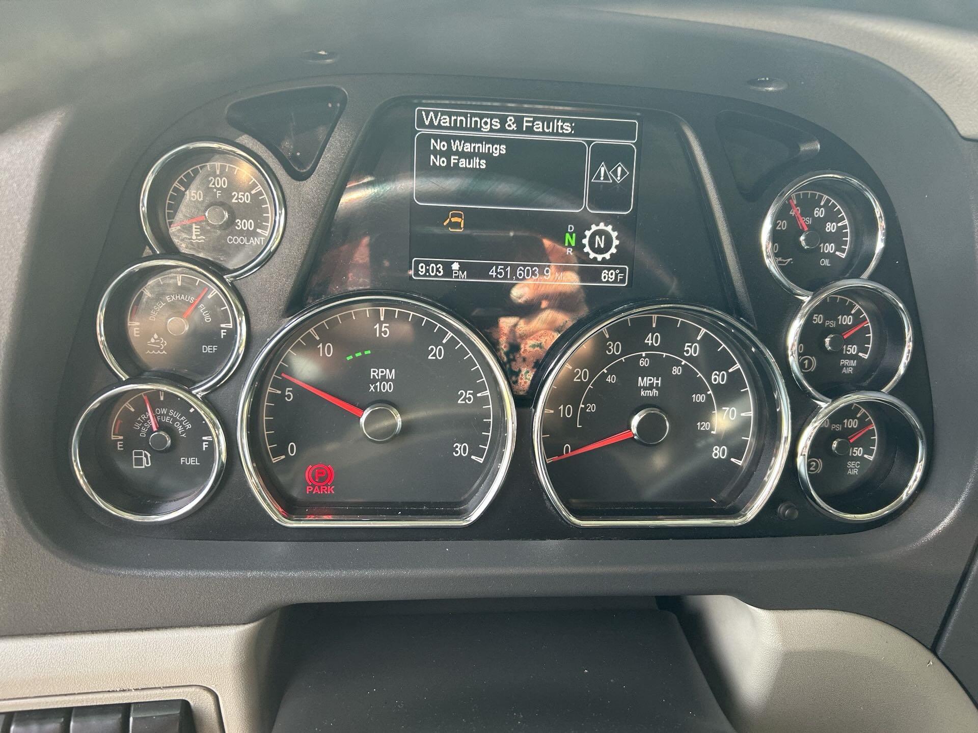 2020 Peterbilt 579 - image 23