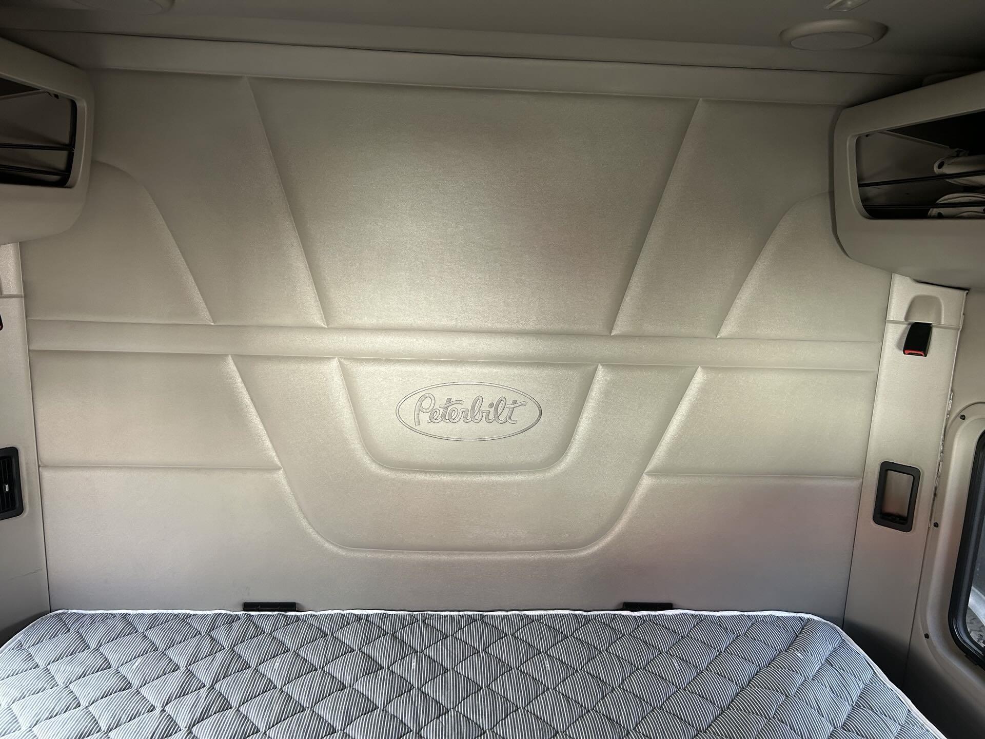 2020 Peterbilt 579 - image 24