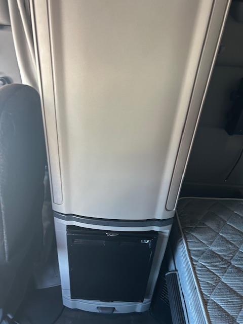 2021 Peterbilt 579 - image 18