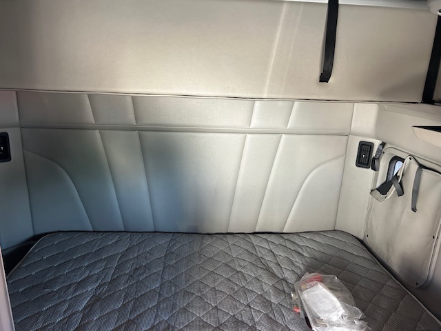 2021 Peterbilt 579 - image 21