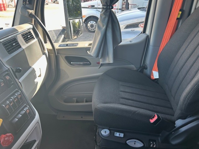 2021 Peterbilt 579 - image 15