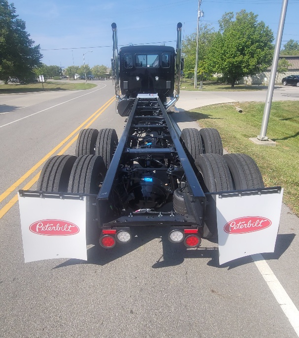 2025 Peterbilt - image 2