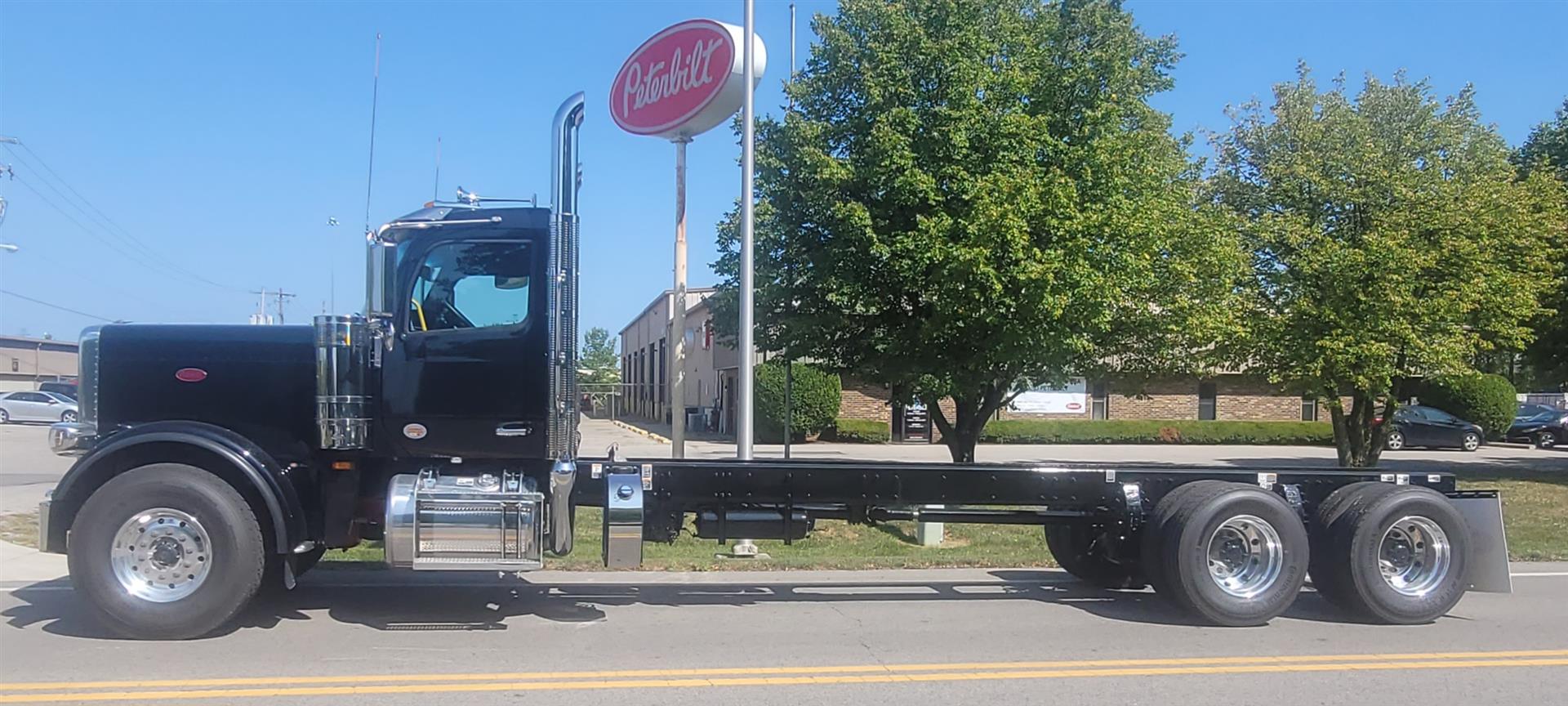 2025 Peterbilt - image 4