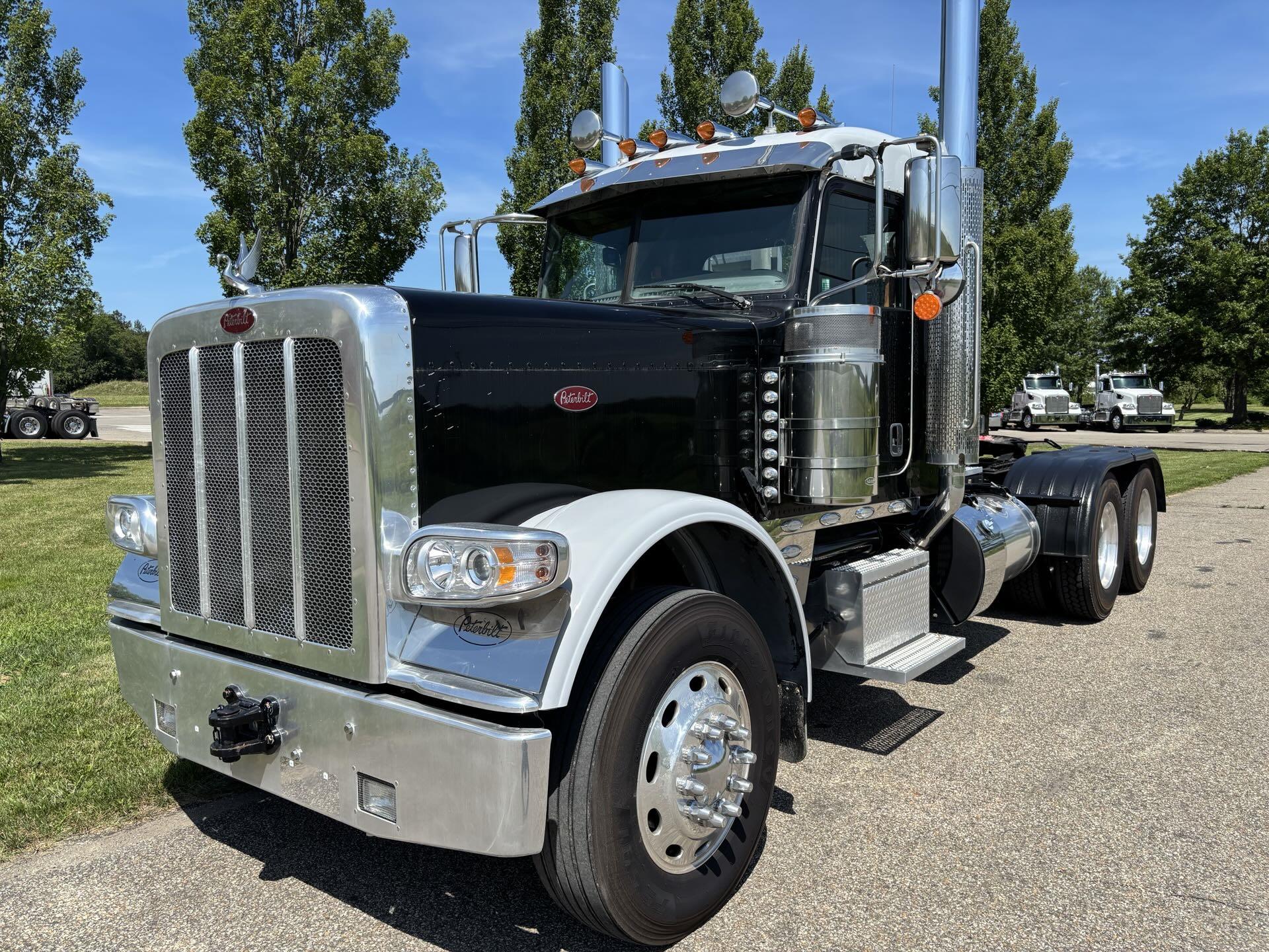 2023 Peterbilt 389