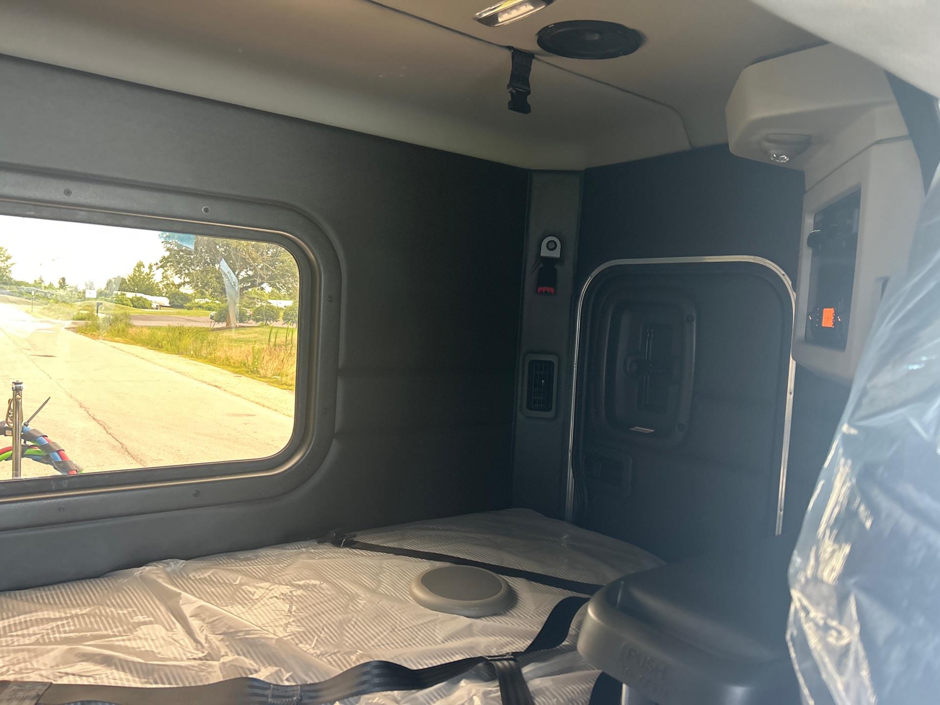 2026 Peterbilt - image 23