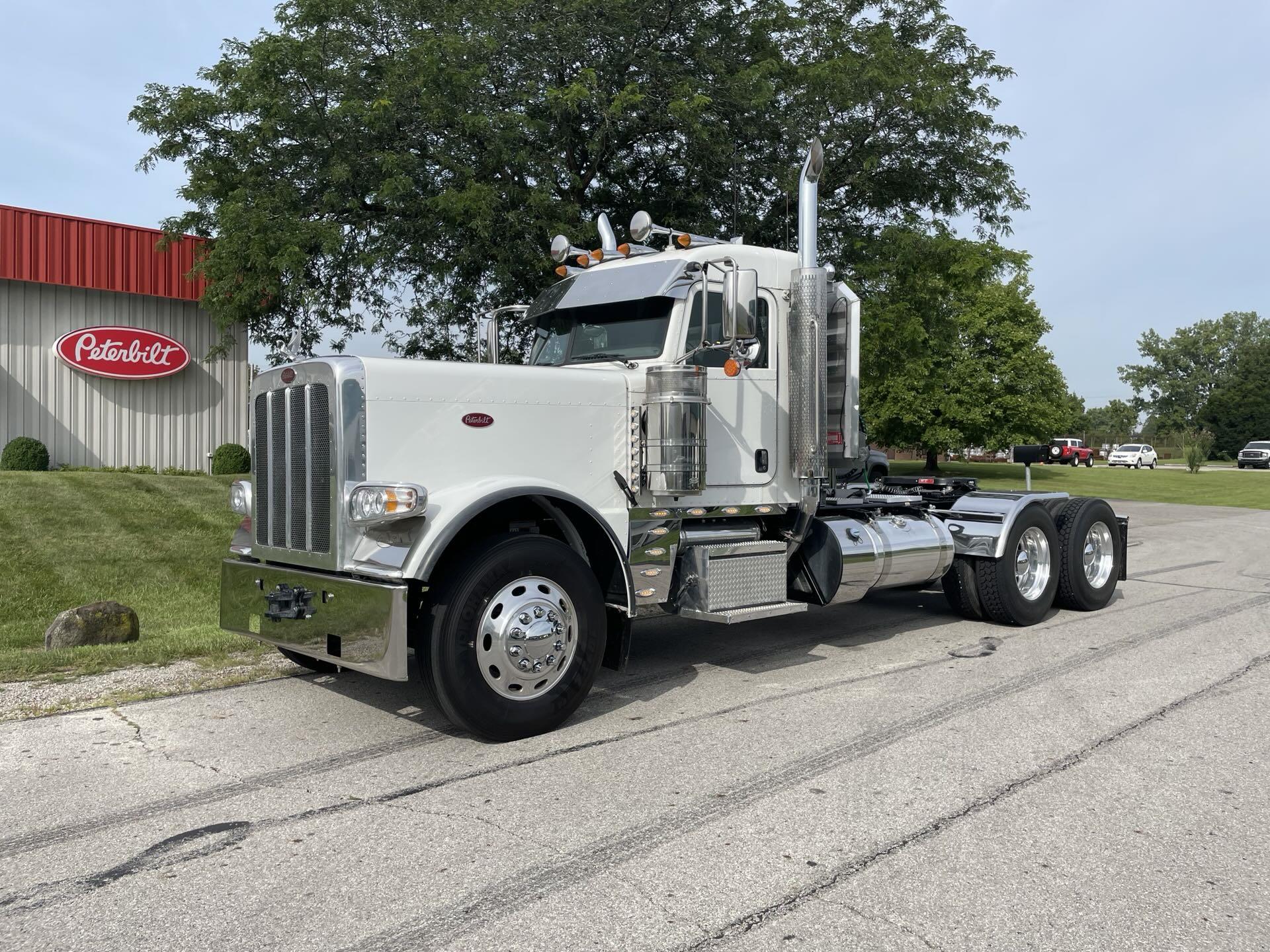 2023 Peterbilt 389