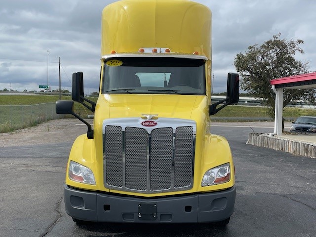 2021 Peterbilt 579 - image 3