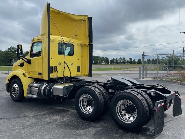 2021 Peterbilt 579 - image 4