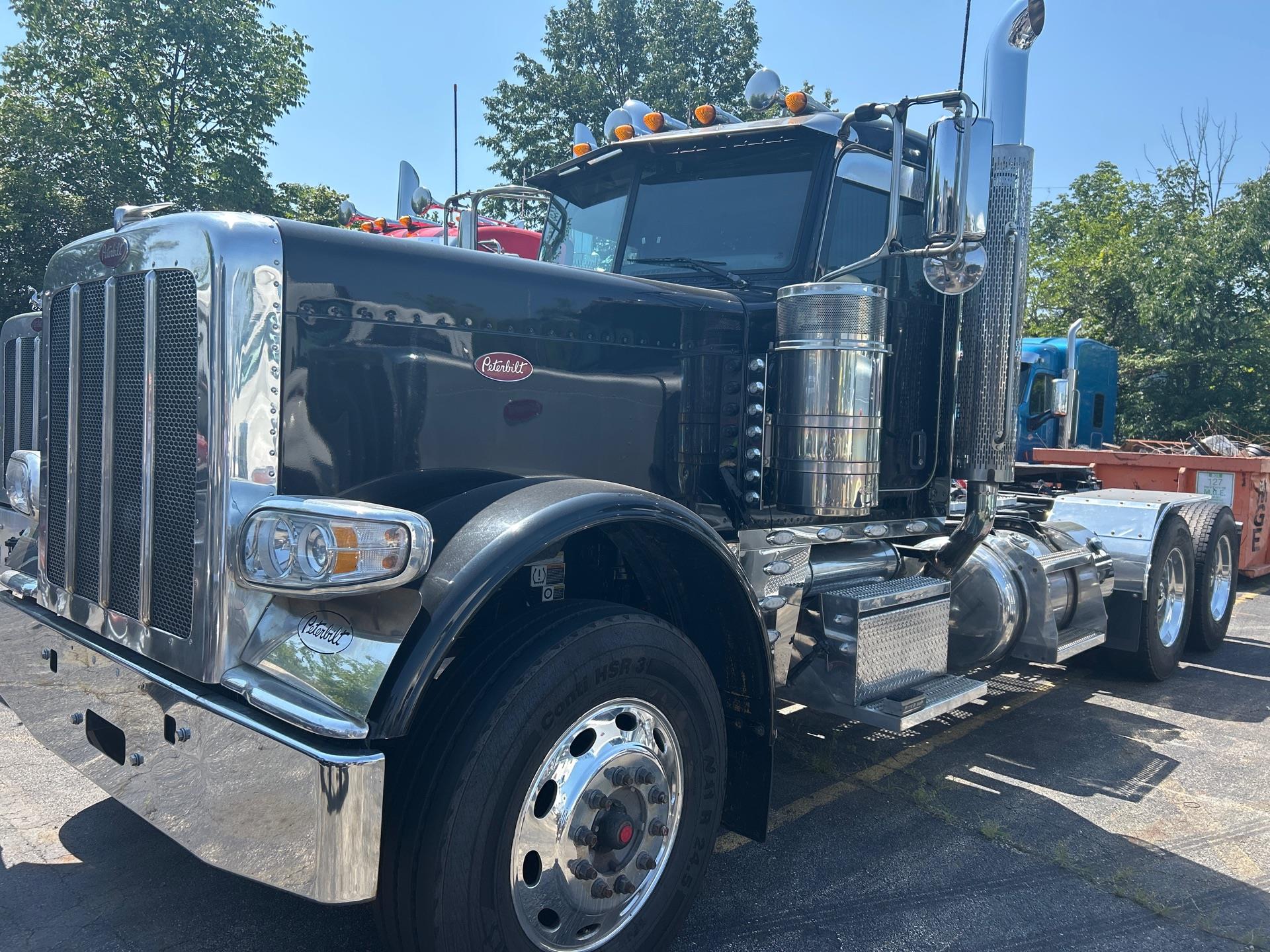 2022 Peterbilt 389