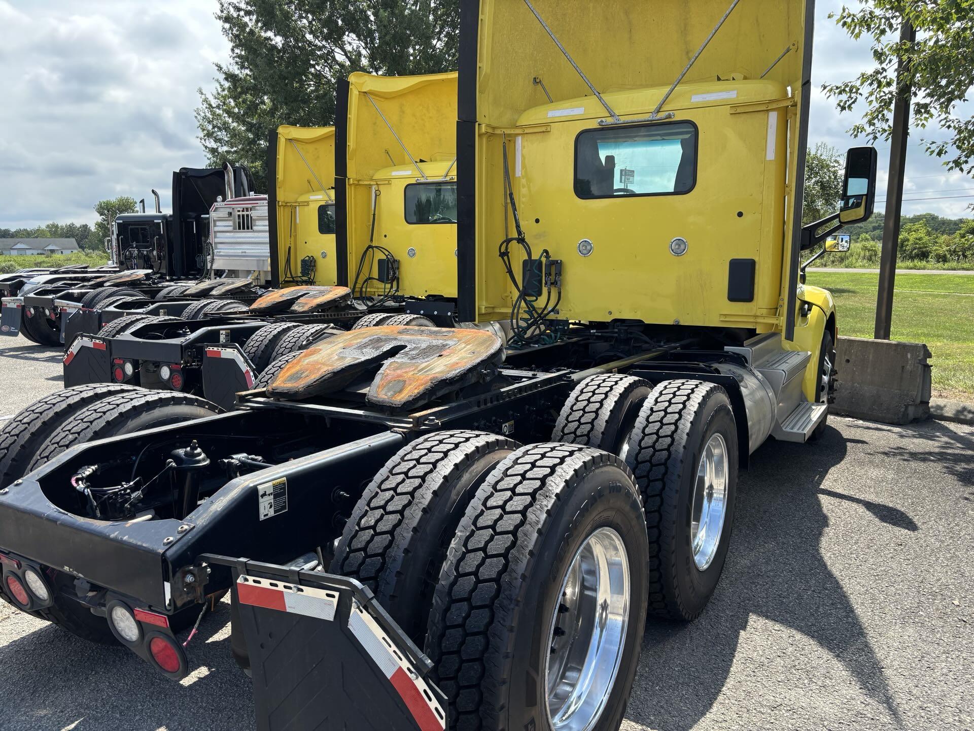 2021 Peterbilt 579 - image 4