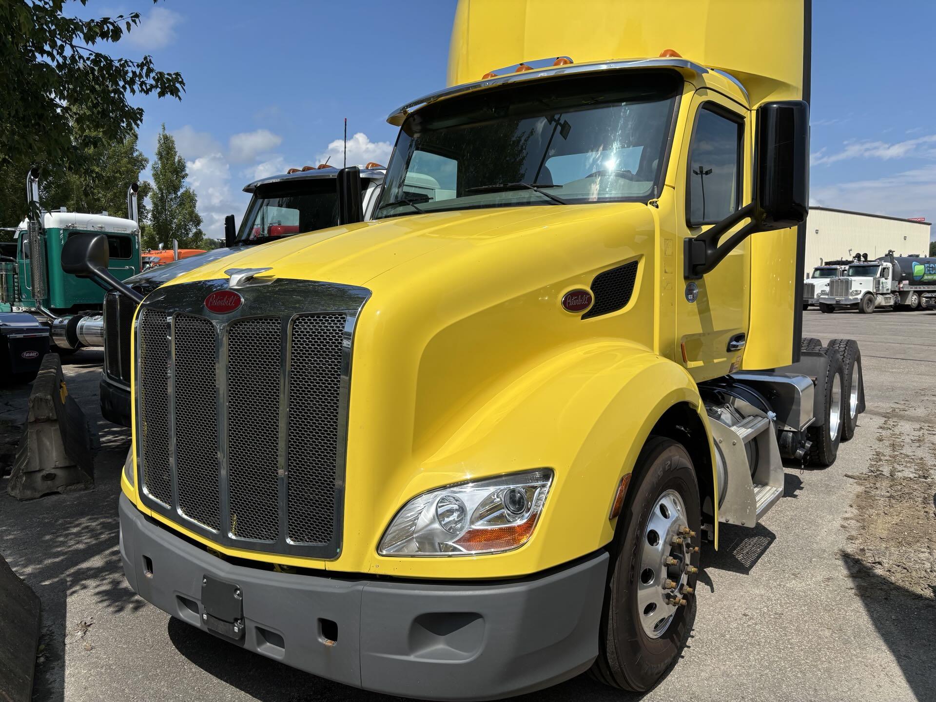 2021 Peterbilt 579 - image 2